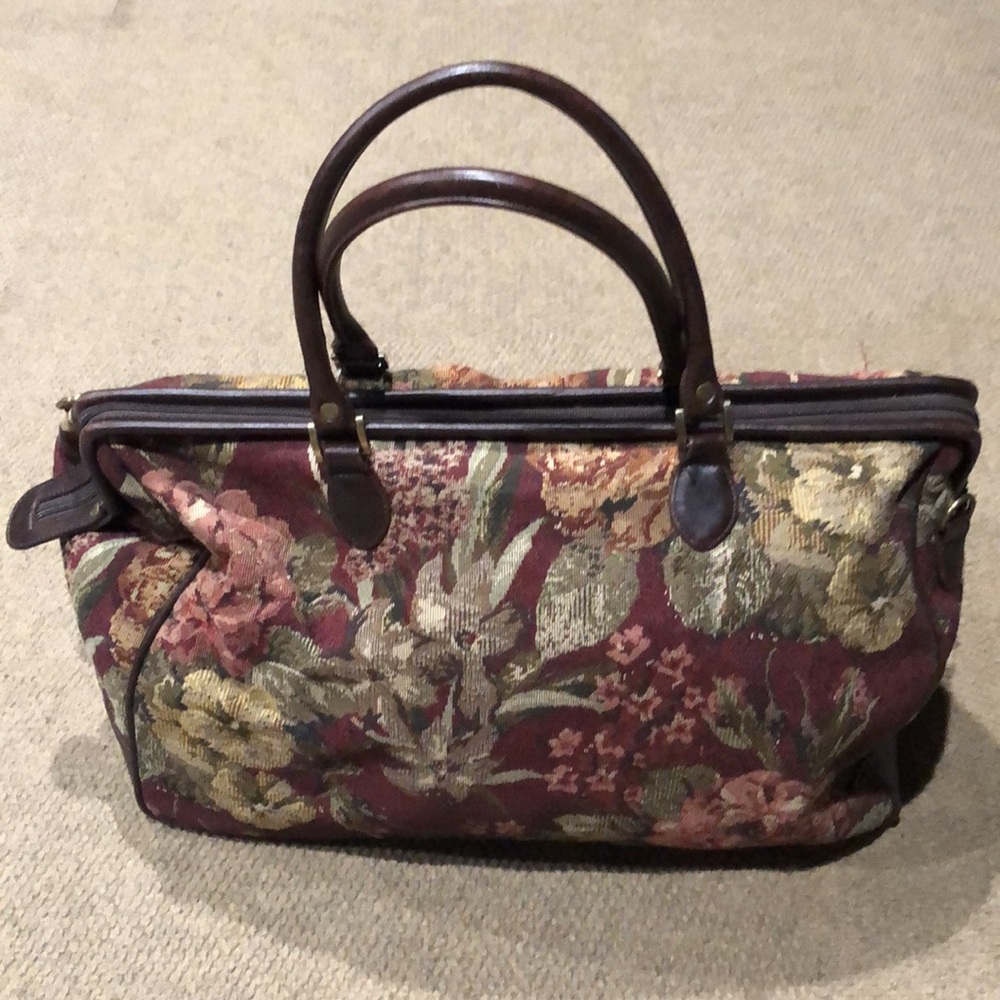 Bueno Tapestry Zipper Top Day or Overnight Bag